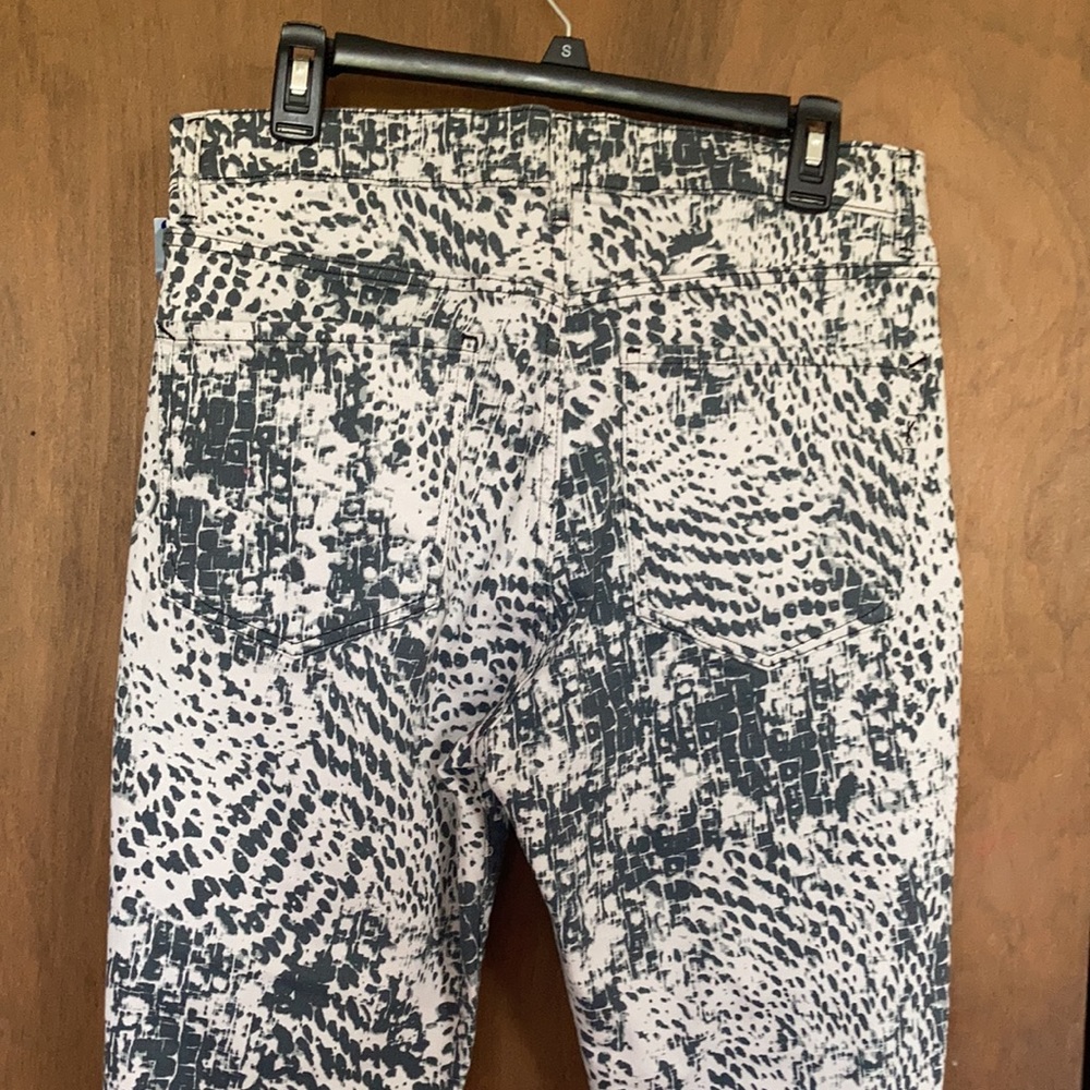 Express high rise skinny stretch jean with abstract animal print like size 12 - Picture 10 of 16